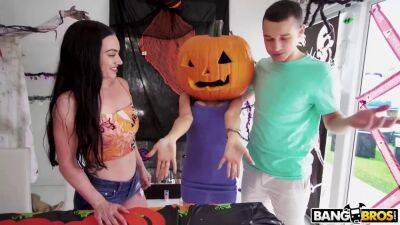 Tia - Tia Cyrus Halloween Hot Porn Video - sunporno.com