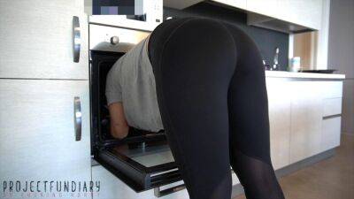 girl in yoga leggings stuck in oven - projectsexdiary - sunporno.com