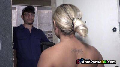 electrician eating married woman - sunporno.com - Brazil