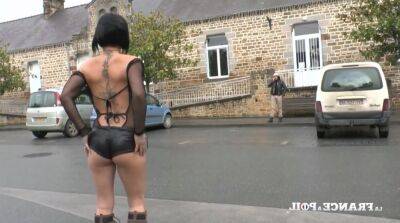 Exhib Big Boobed And Tattooed Mommy - sunporno.com - France