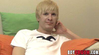 Solo masturbation with young blond guy - sunporno.com