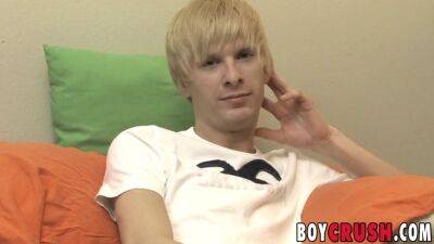 Solo masturbation with young blond guy - sunporno.com