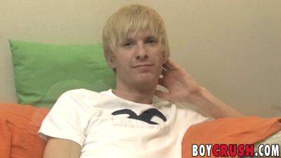 Solo masturbation with young blond guy - sunporno.com