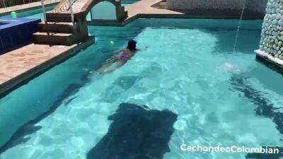 I Offer Money To A Stranger While She's Swimming In The Pool - sunporno.com - Colombia