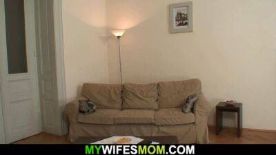 Horny dude fucks sexy mother in law on the couch - sunporno.com - Czech Republic