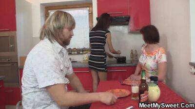 His young brunette wife involved into family threesome - sunporno.com - Czech Republic