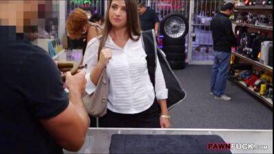 Natural tits babe railed in the pawnshop - sunporno.com