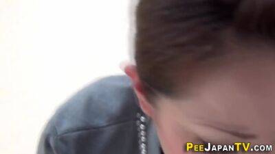 Hairy asian teen pissing in box - pornoxo.com