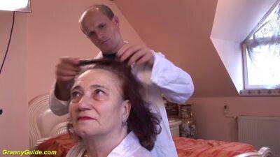 Chubby mom drilled by her hairdresser - sunporno.com