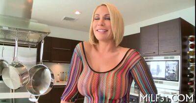 Blonde MILF opens her legs up to a young guy - sunporno.com