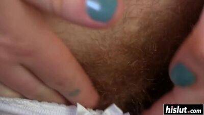 Busty cougar reveals her hairy pussy - sunporno.com