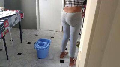 Gave money to ebony cleaning lady and she fucked me - sunporno.com