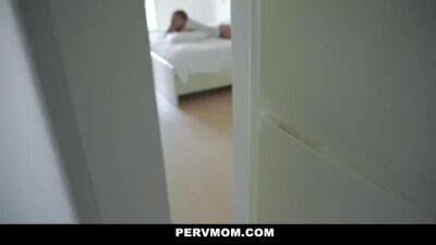 Pervmom - pervy stepson massages a horny also sexy with hottie cougar penetration hole - sunporno.com