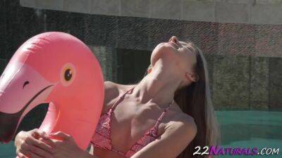 Cute babe swallows jizz - sunporno.com