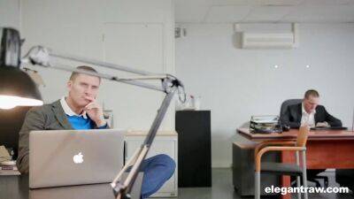 Business woman swallows while working - sunporno.com