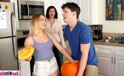 Stepsis Aubrey Sinclair put your hand in my pumpkin and surprise awaits you - sunporno.com