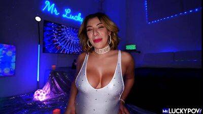 Valentina Jewels - Late Night With Huge Booty Latina Valentina Jewels - sunporno.com