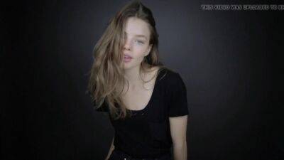 VIDAGE DE COUILLES EN REGLE SUR KRISTINE FROSETH - sunporno.com