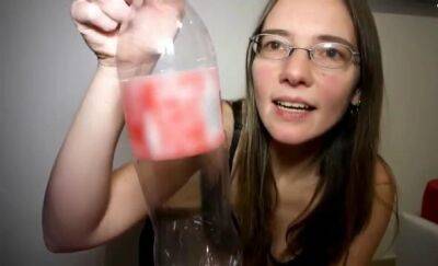 German girl shows her taking 2 liter bottle into vagina - sunporno.com - Germany