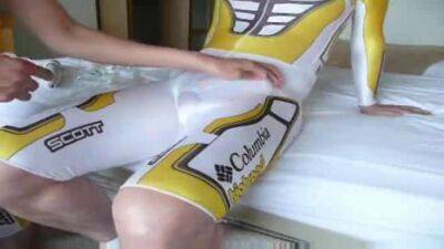 Handjob with cycle pants on (spandex) - sunporno.com