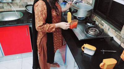 Desi Housewife Fucked Roughly In Kitchen While She Is Cooking With Hindi Audio - sunporno.com - Pakistan