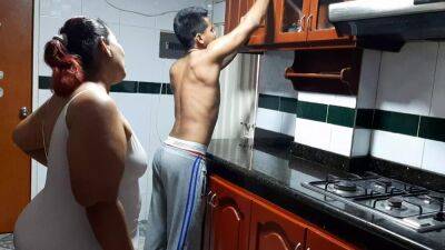 Fucking the neighbor in the kitchen - sunporno.com - Colombia