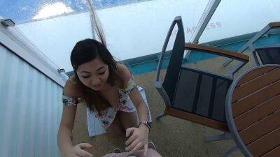 Outdoor blowjob on cruise boat with young busty Asian - sunporno.com - China