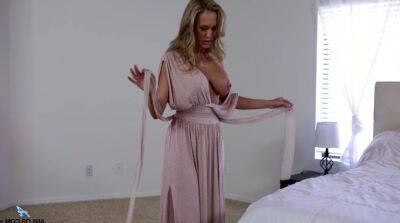 Brandi Love - Early in the morning busty horny wife Brandi Love prefers to masturbate - sunporno.com