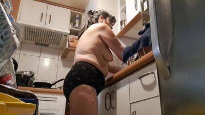 my husband likes to see me wash dishes in my underwear - sunporno.com