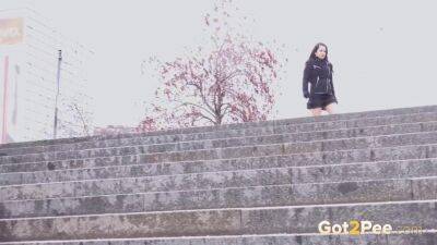 Public pissing girls - sunporno.com