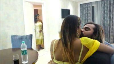 Indian MILFs hot amateur threesome sex - sunporno.com - India - Germany - Usa