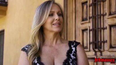 Julia Ann - Large-Bosomed Blondie Mature - sunporno.com