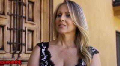 Julia Ann - Large-Bosomed Blondie Mature - sunporno.com