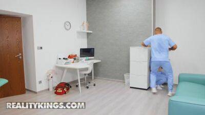 Nurses Taylee Wood and Angelo Godshack Get Caught - sunporno.com