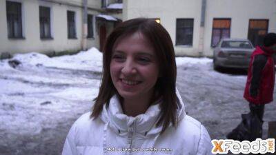 Amateur porn video of the agent and winsome girl in pink top - pornoxo.com - Russia